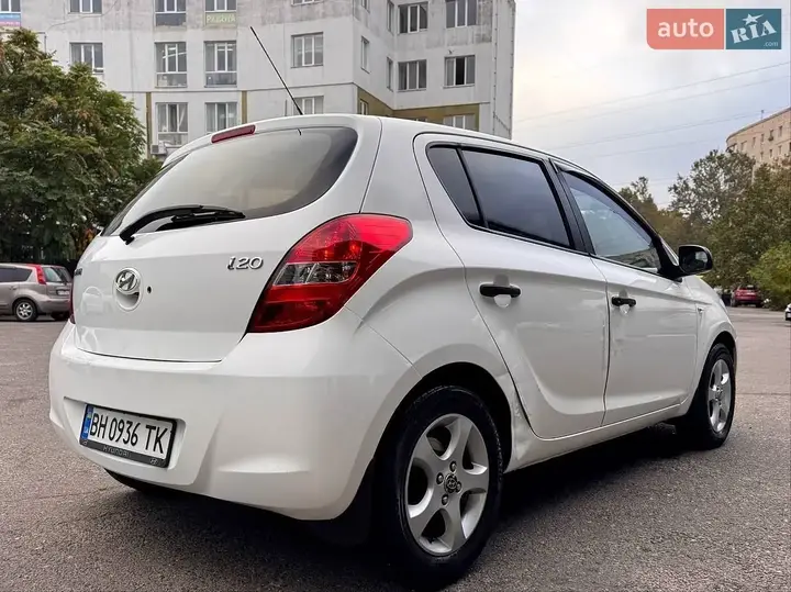 Hyundai I20 2010 photo 3
