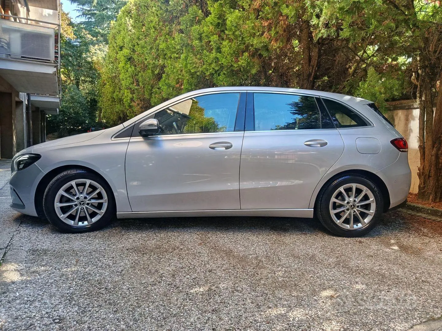 Mercedes-Benz B200D 2023 photo 4