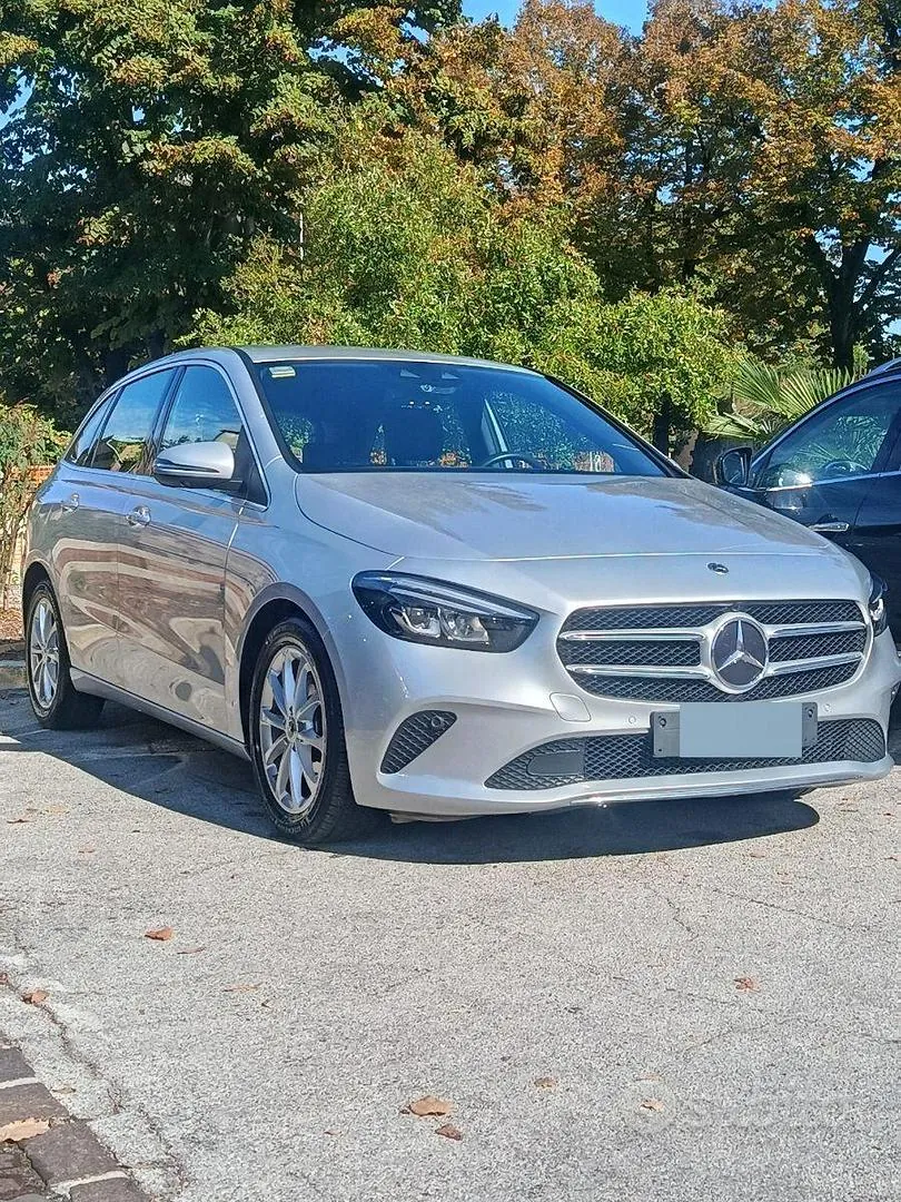 Mercedes-Benz B200D 2023 photo 2