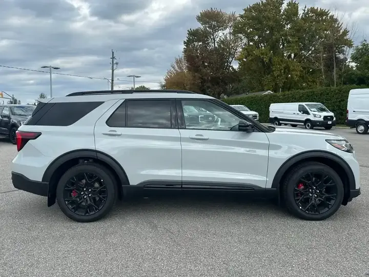 Ford Explorer 2027 photo 4