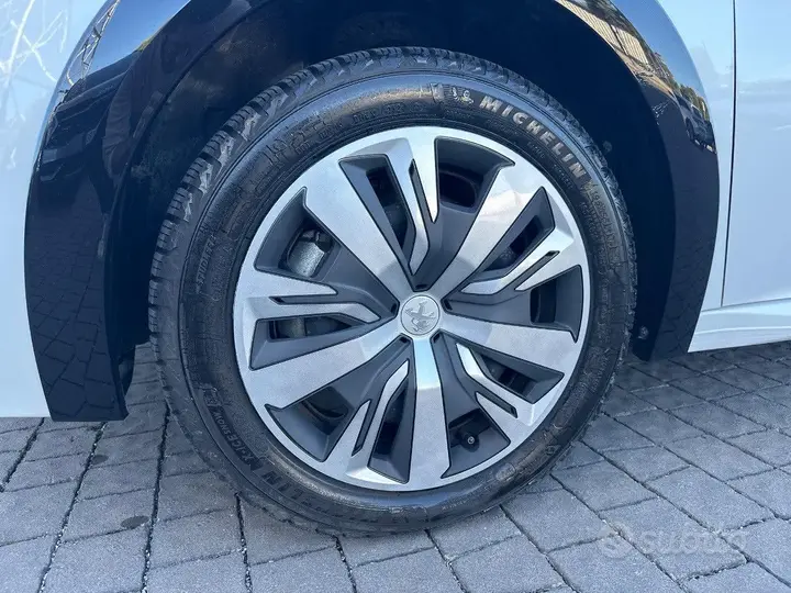 Peugeot E-208 2021 photo 5