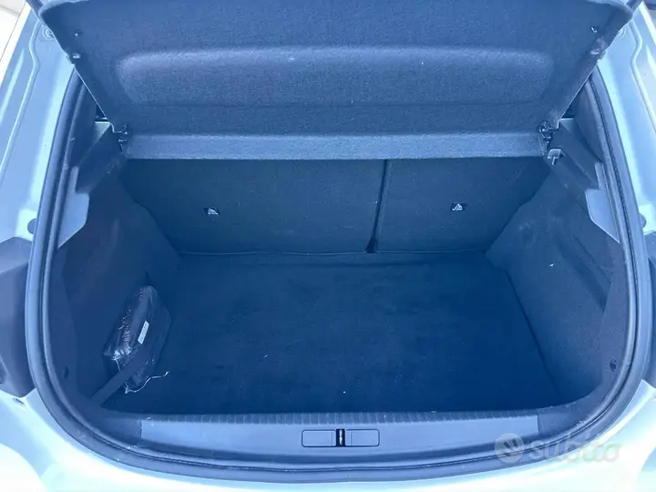 Peugeot E-208 2021 photo 4