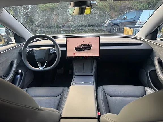 Tesla Model 3 2026 photo 5