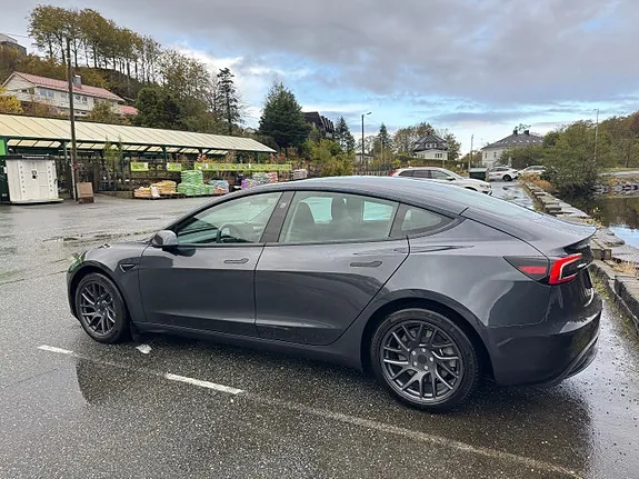 Tesla Model 3 2026 photo 4