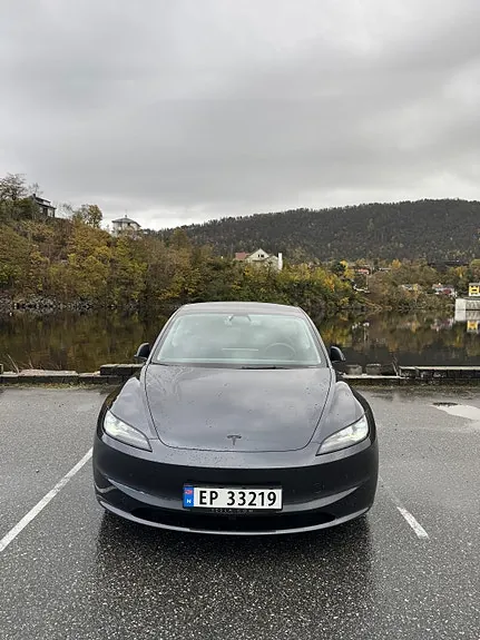 Tesla Model 3 2026 photo 2