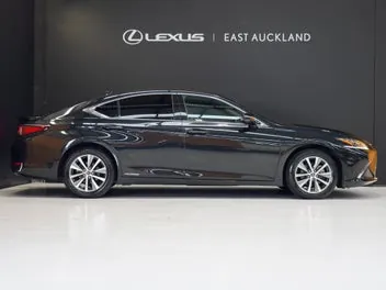 Lexus Es 300H 2020 photo 4