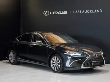 Lexus Es 300H 2020 photo 2