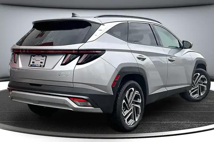 Hyundai Tucson Hybrid 2025 photo 2