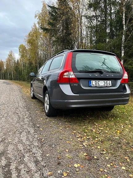 Volvo V70 2010 photo 2