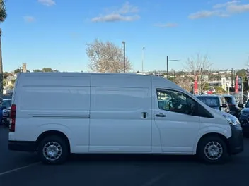 Toyota Hiace 2026 photo 3