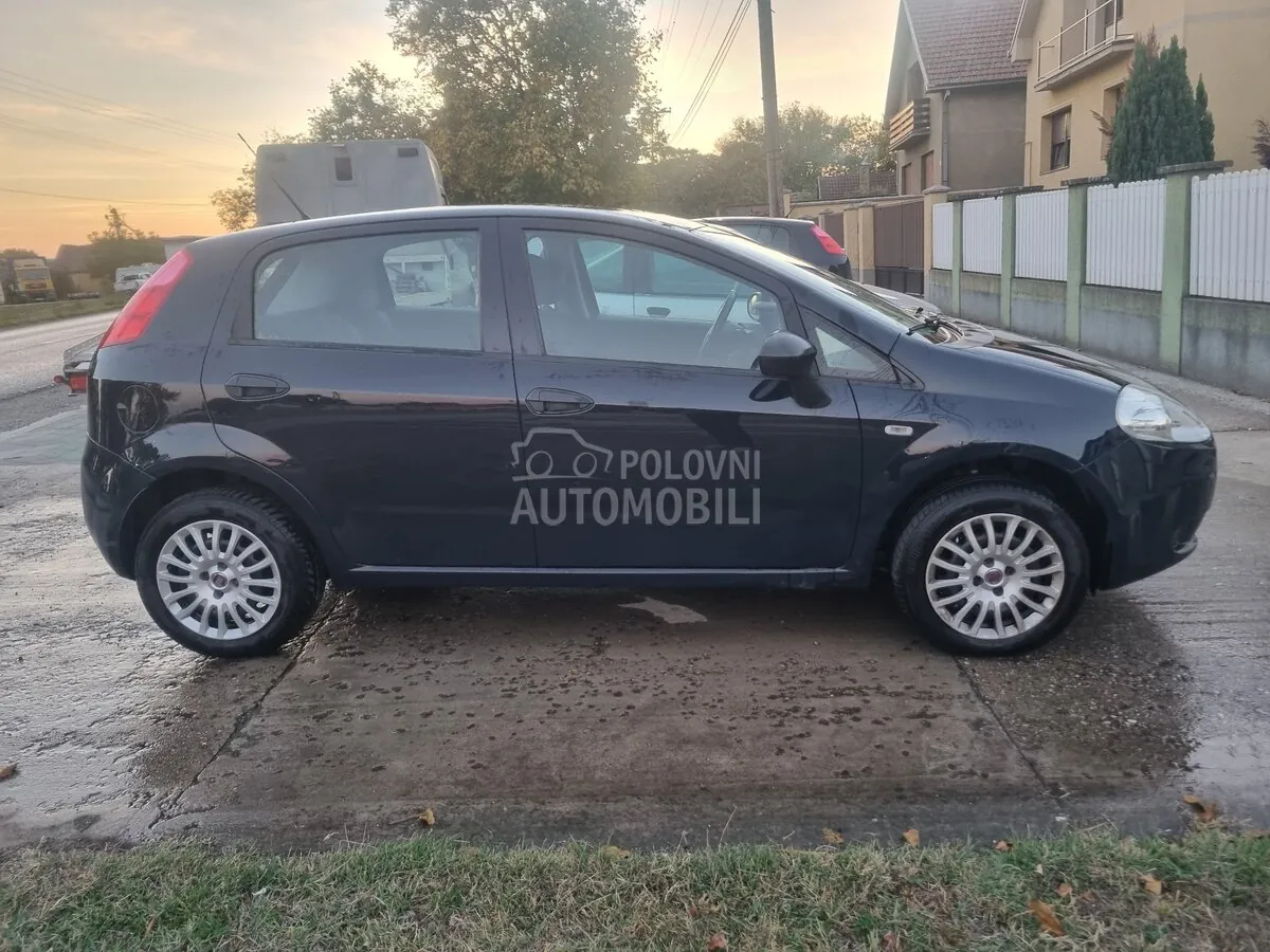 Fiat Grande Punto 2009 photo 4