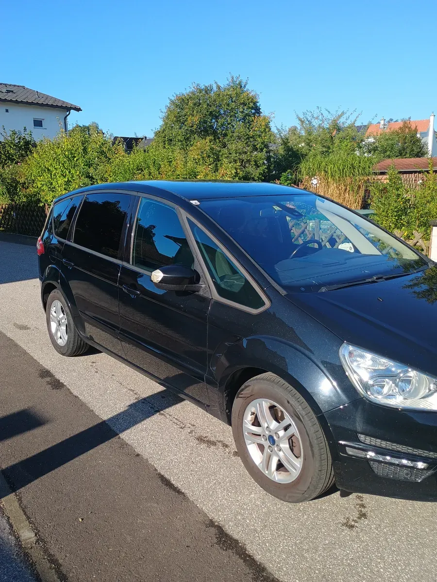 Ford S-Max 2012 photo 2