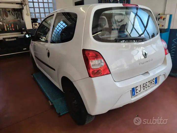 Renault Twingo 2011 photo 2