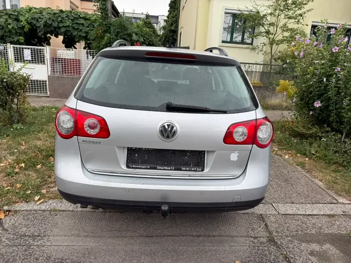 Volkswagen Passat 2009 photo 2