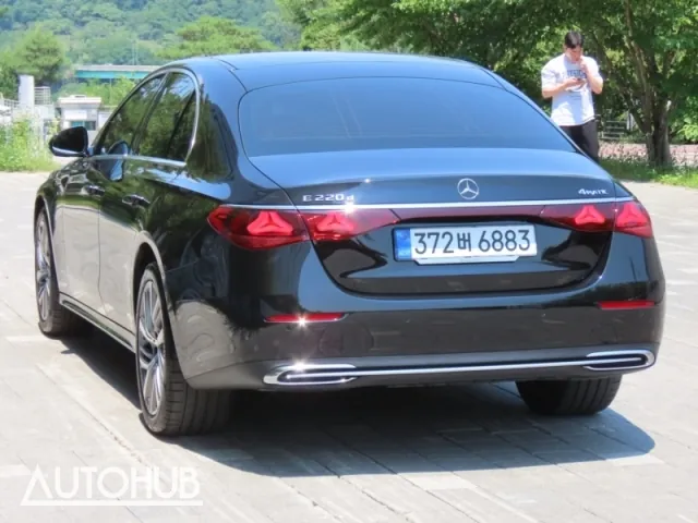 Mercedes-Benz E-Class 2024 photo 4