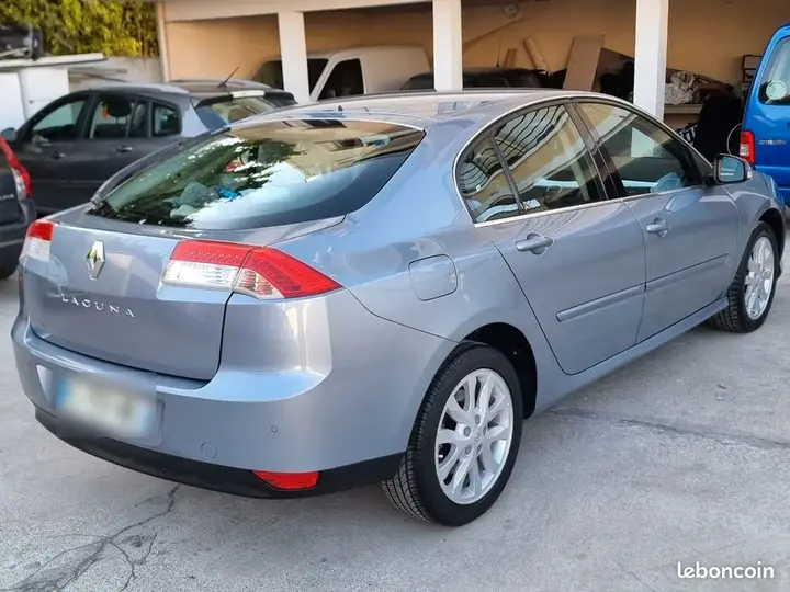 Renault Laguna 2009 photo 2