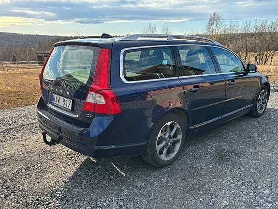 Volvo V70 2012 photo 2