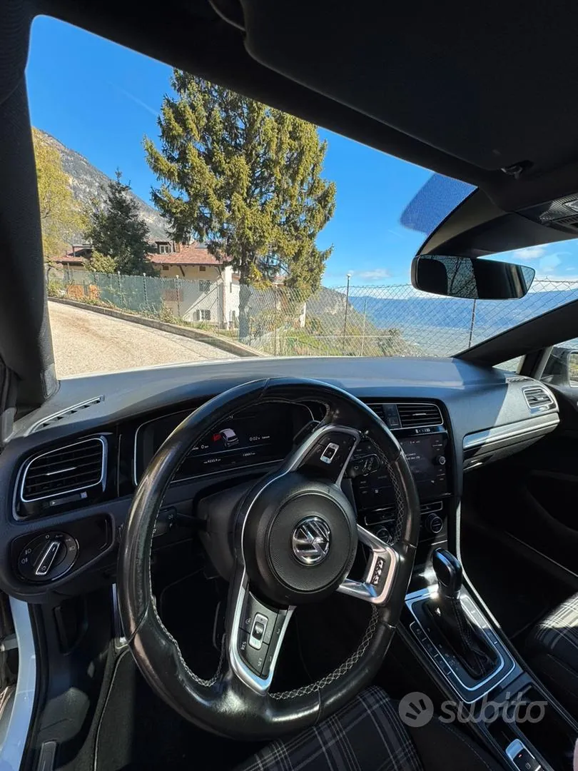 Volkswagen Golf 2020 photo 2