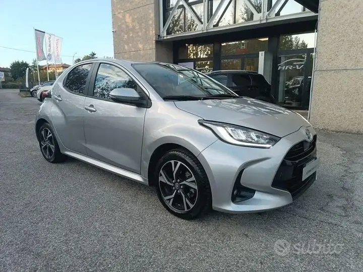 Toyota Yaris 2024 photo 2