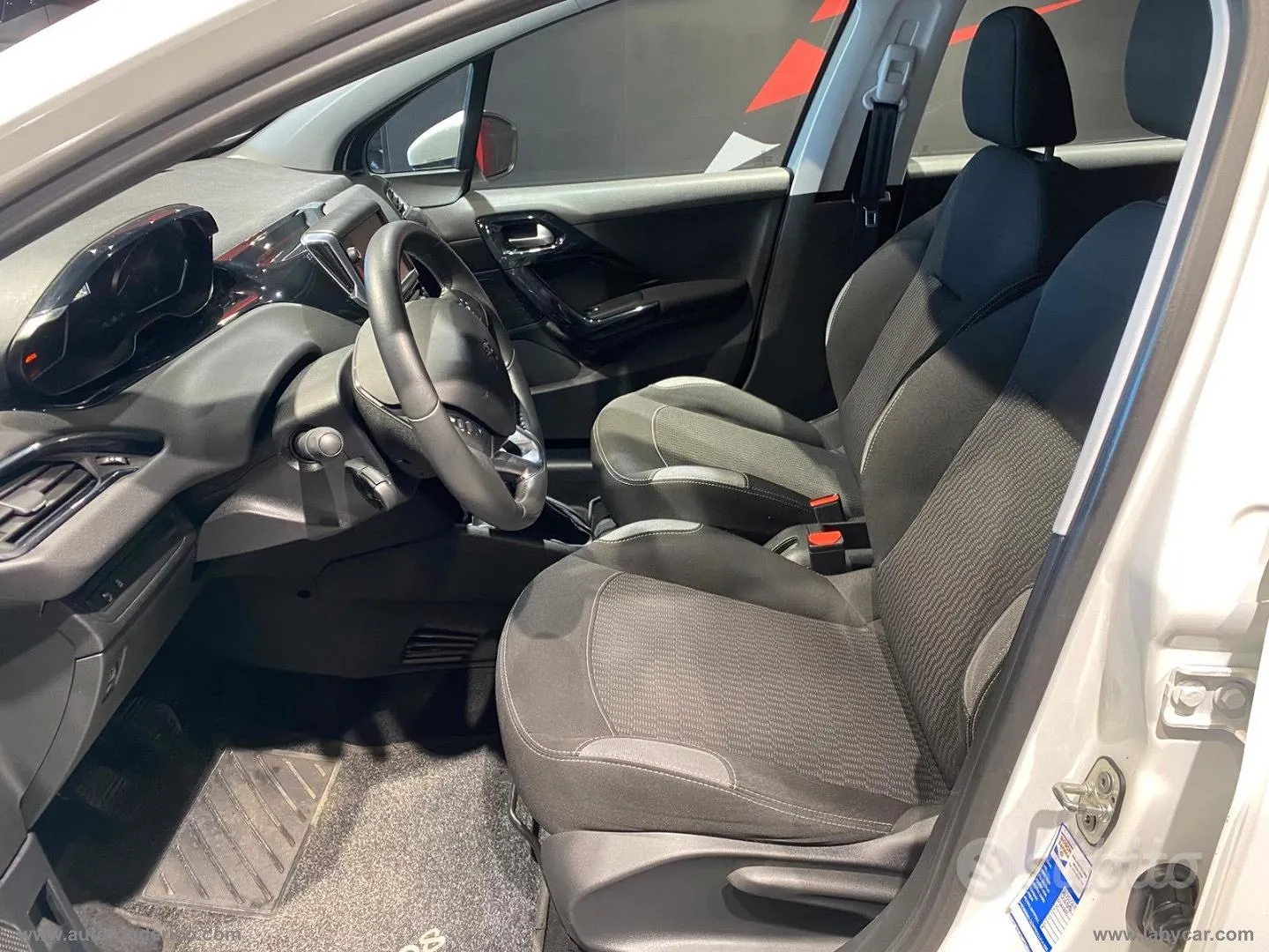 Peugeot 208 2016 photo 4