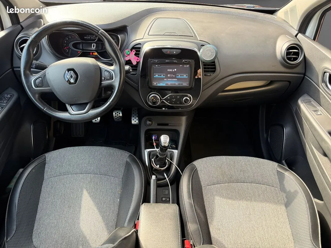 Renault Captur 2018 photo 2