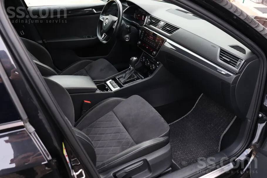 Skoda Superb 2019 photo 5