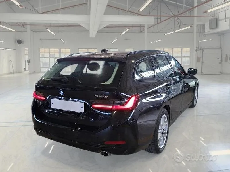 BMW 318 2023 photo 4