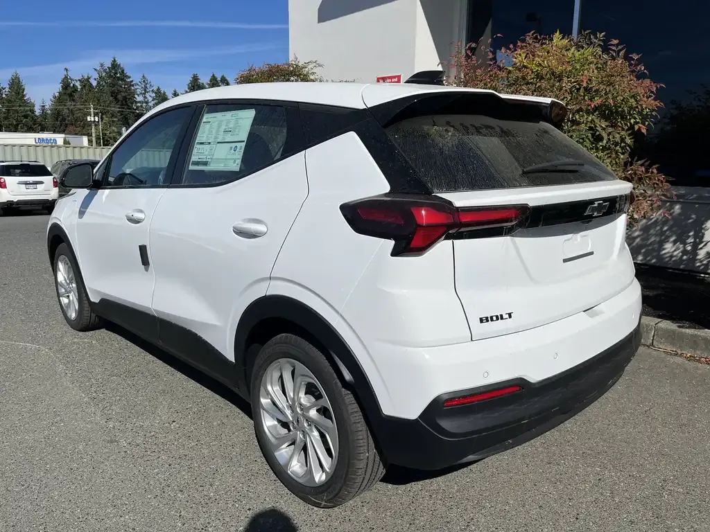 Chevrolet Bolt 2027 photo 3