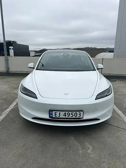 Tesla Model 3 2024 photo 2