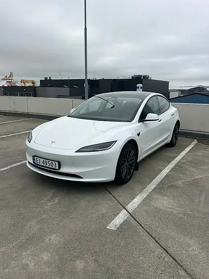 Tesla Model 3 2024 photo 3