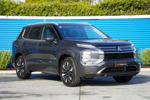 Mitsubishi Outlander 2025 photo 1