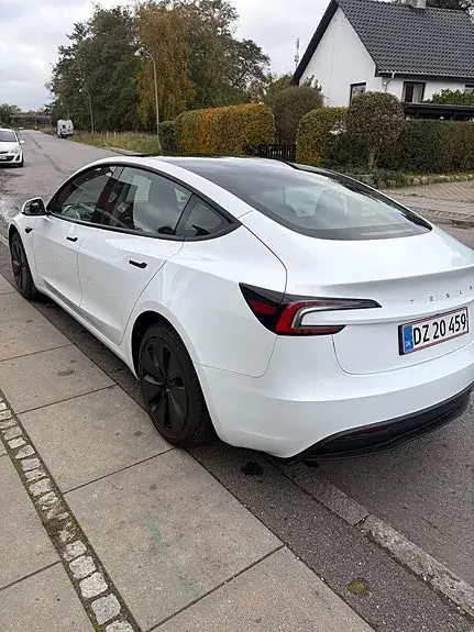 Tesla Model 3 2024 photo 3