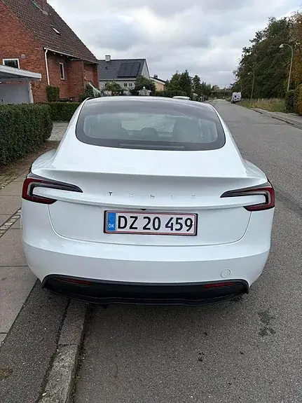 Tesla Model 3 2024 photo 2