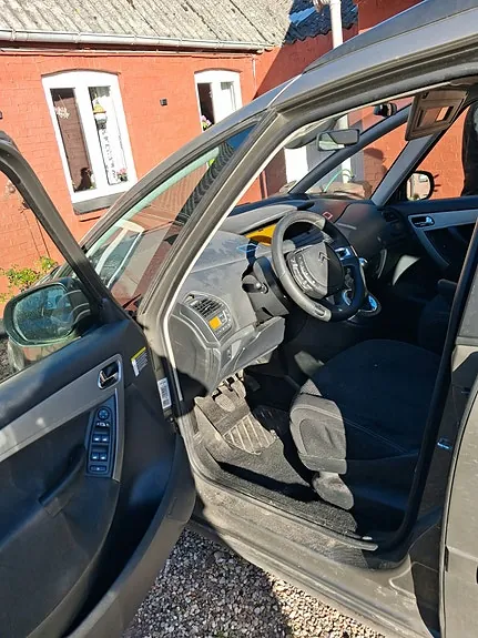 Citroen Grand C4 Picasso 2009 photo 3