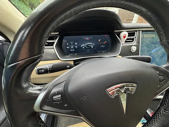 Tesla Model S 2015 photo 2