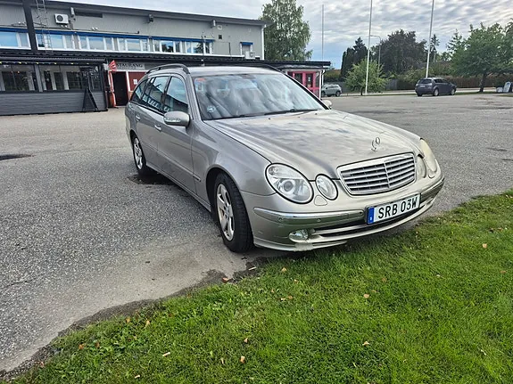 Mercedes-Benz E320 2003 photo 2