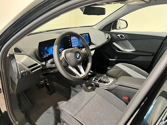 BMW 120 2026 photo 4
