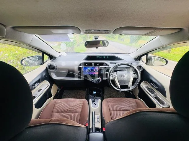 Toyota Aqua 2012 photo 2