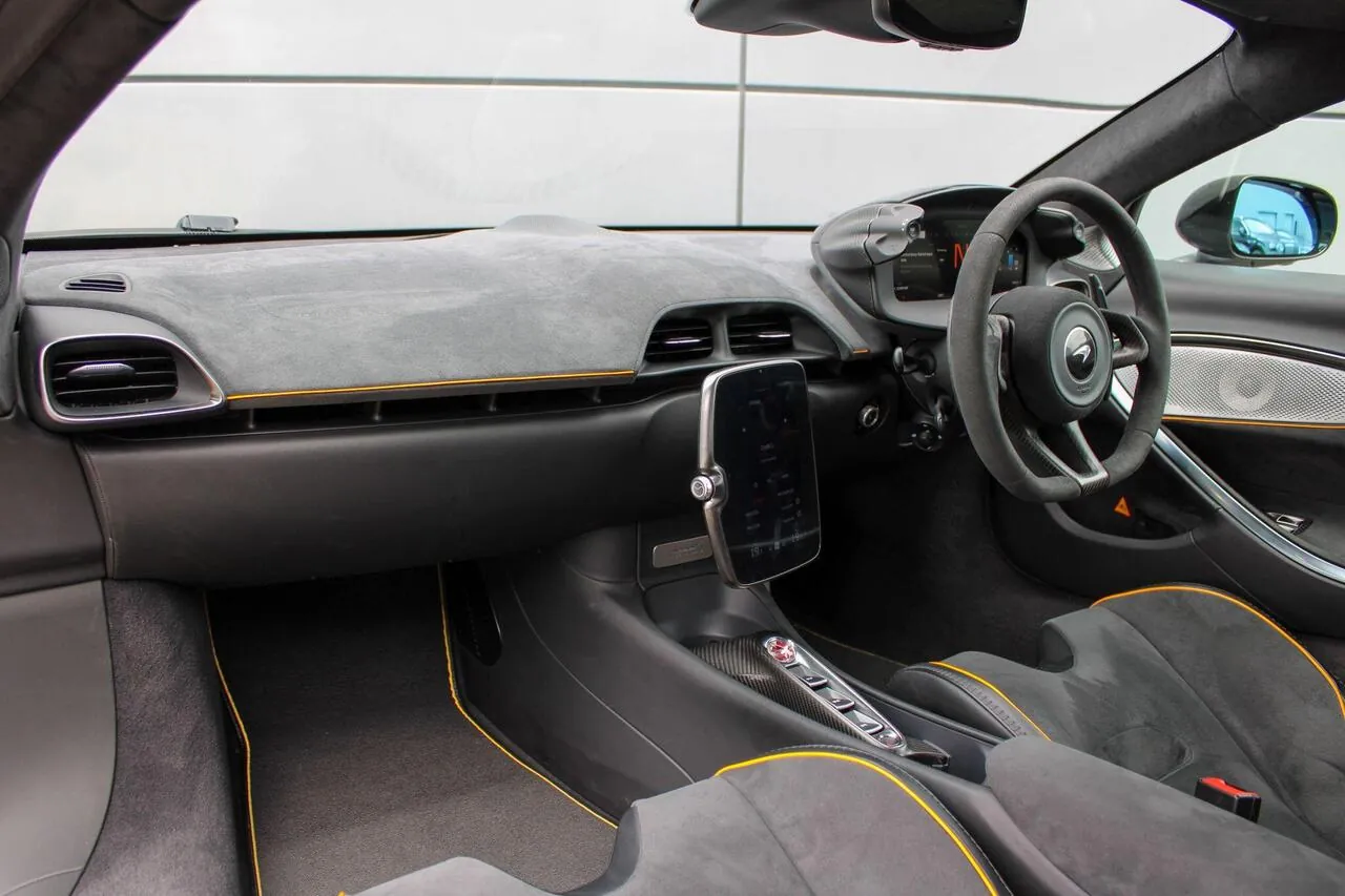 Mclaren Artura 2024 photo 5