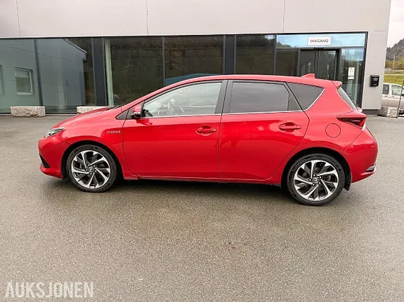 Toyota Auris 2016 photo 2