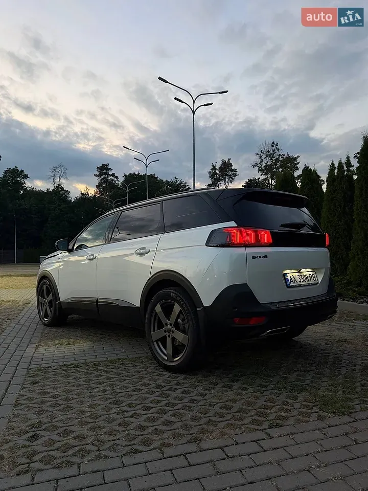 Peugeot 5008 2022 photo 3