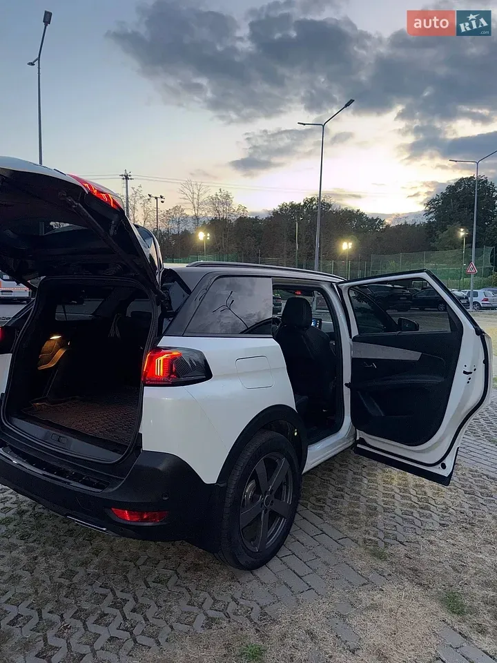 Peugeot 5008 2022 photo 2