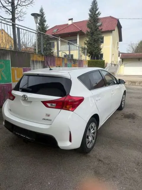 Toyota Auris 2015 photo 3