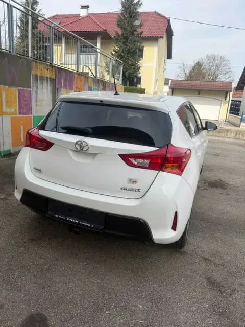 Toyota Auris 2015 photo 2