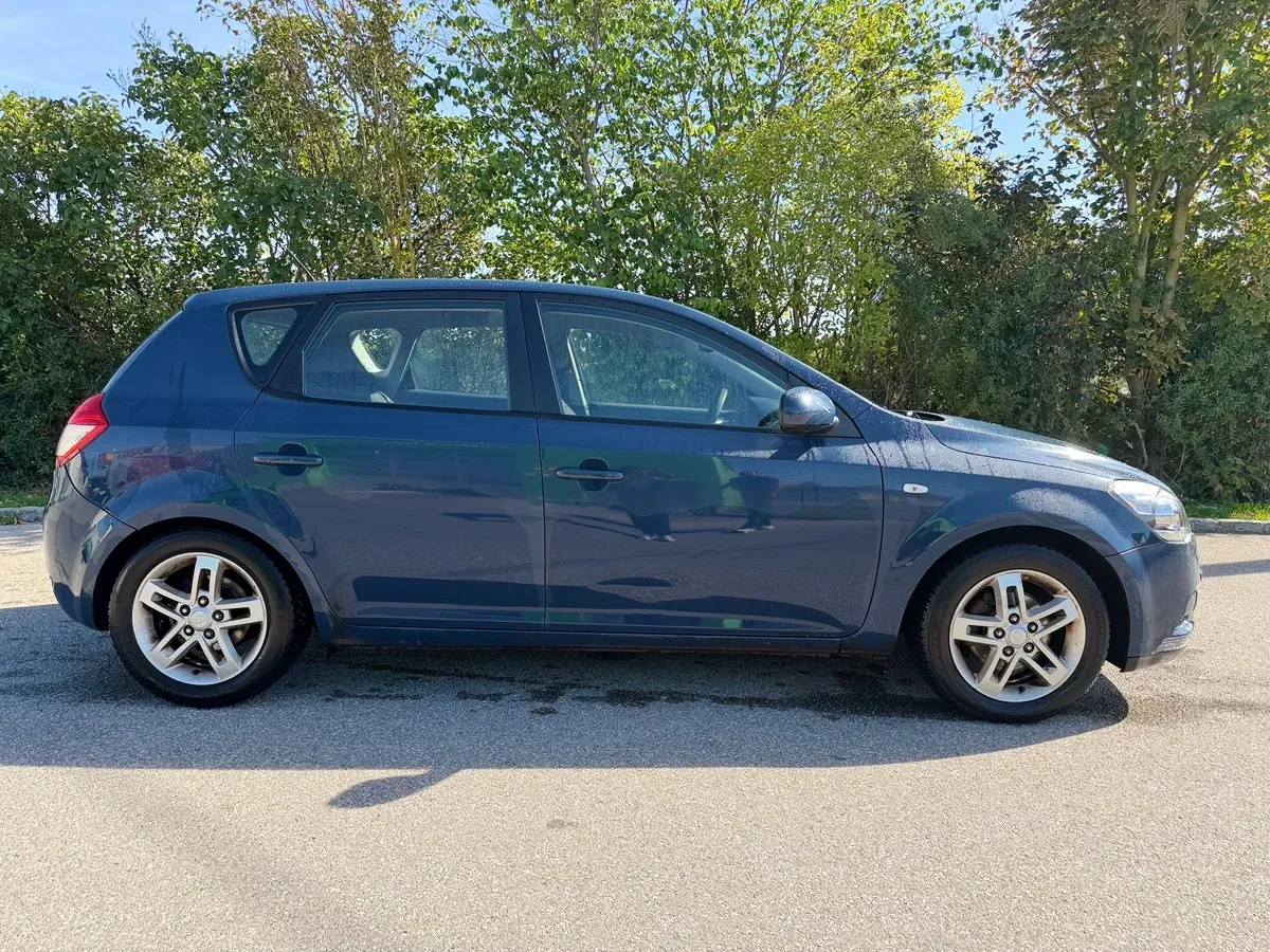 Kia Ceed 2010 photo 3