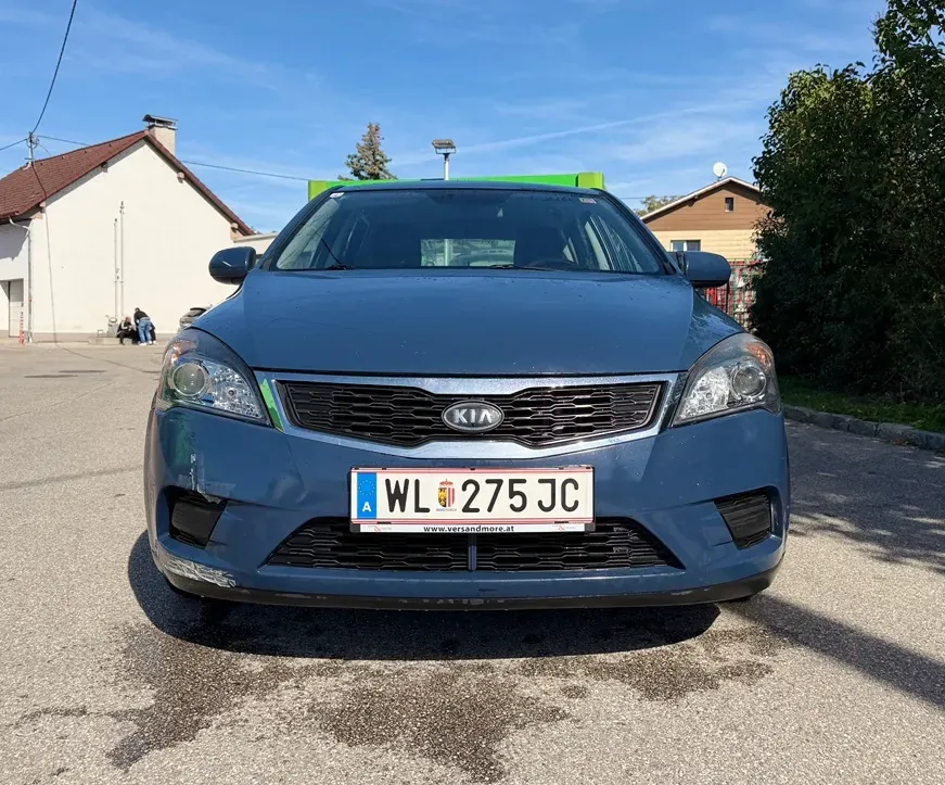 Kia Ceed 2010 photo 2
