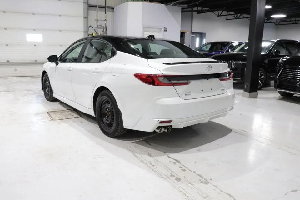 Toyota Camry 2026 photo 2