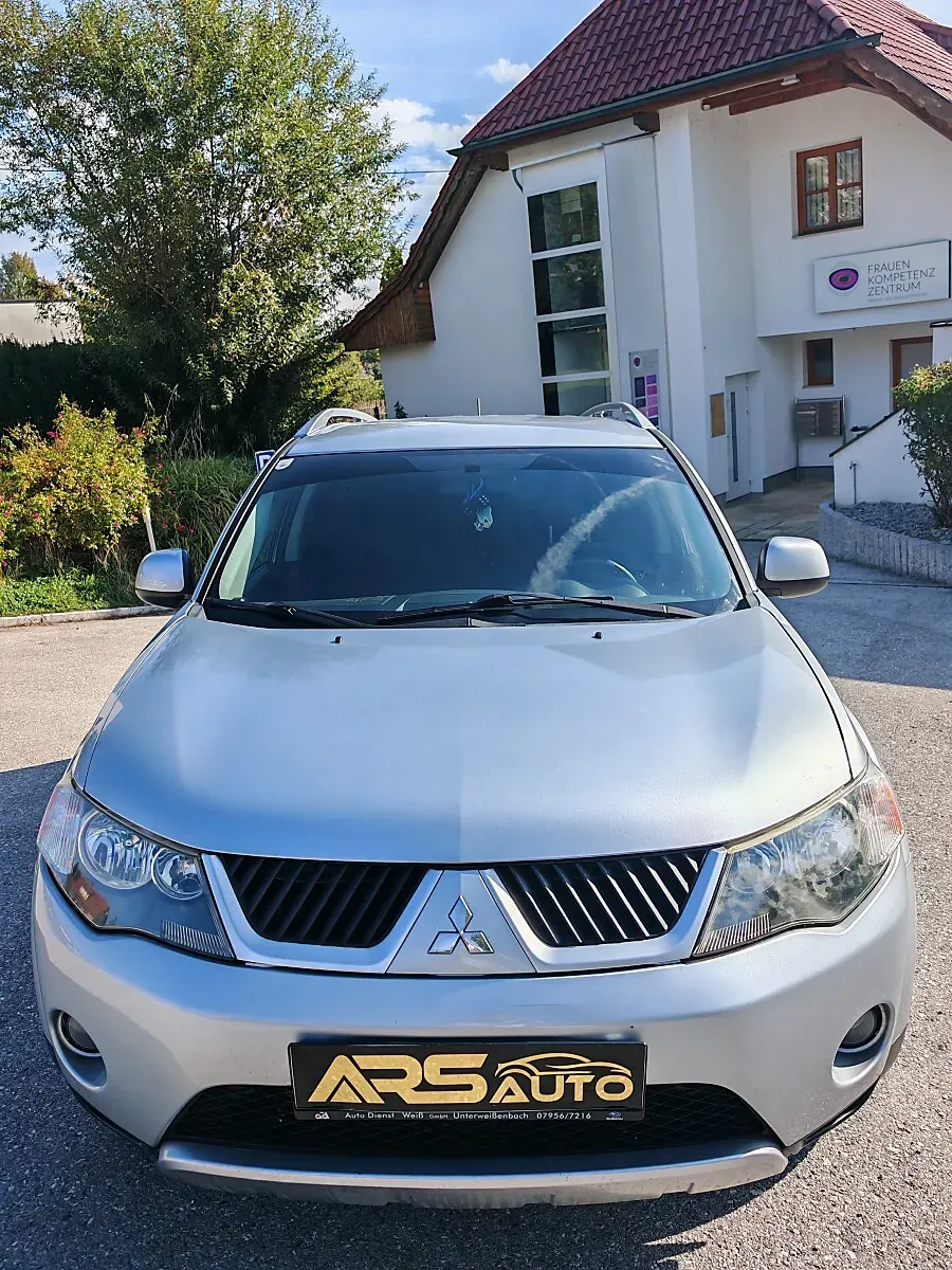 Mitsubishi Outlander 2009 photo 2