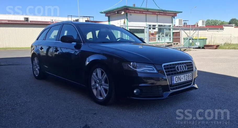 Audi A4 2011 photo 2