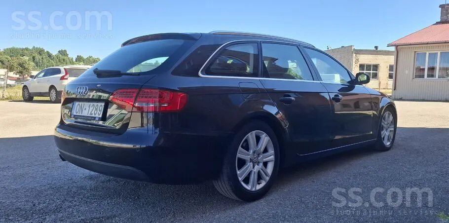 Audi A4 2011 photo 4